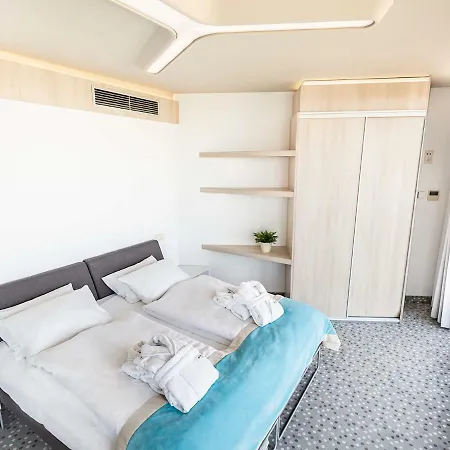 Vacationclub - Ultramarine Apartament 57 公寓 科沃布热格
